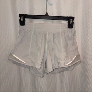 Lululemon Hotty Hot 2.5” shorts • white/bone